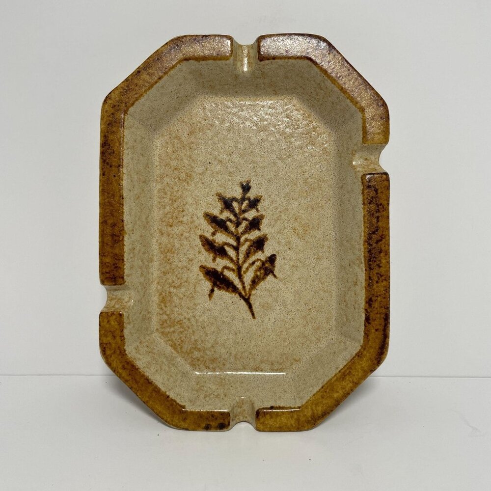Pottery‎ Craft Ceramic Mid Century Modern Ashtray Made In USA Tan Leaf Design